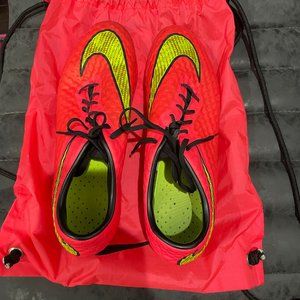 NIKE MEN'S HYPERVENOM INDOOR SOCCER CLEATS, SZ 11